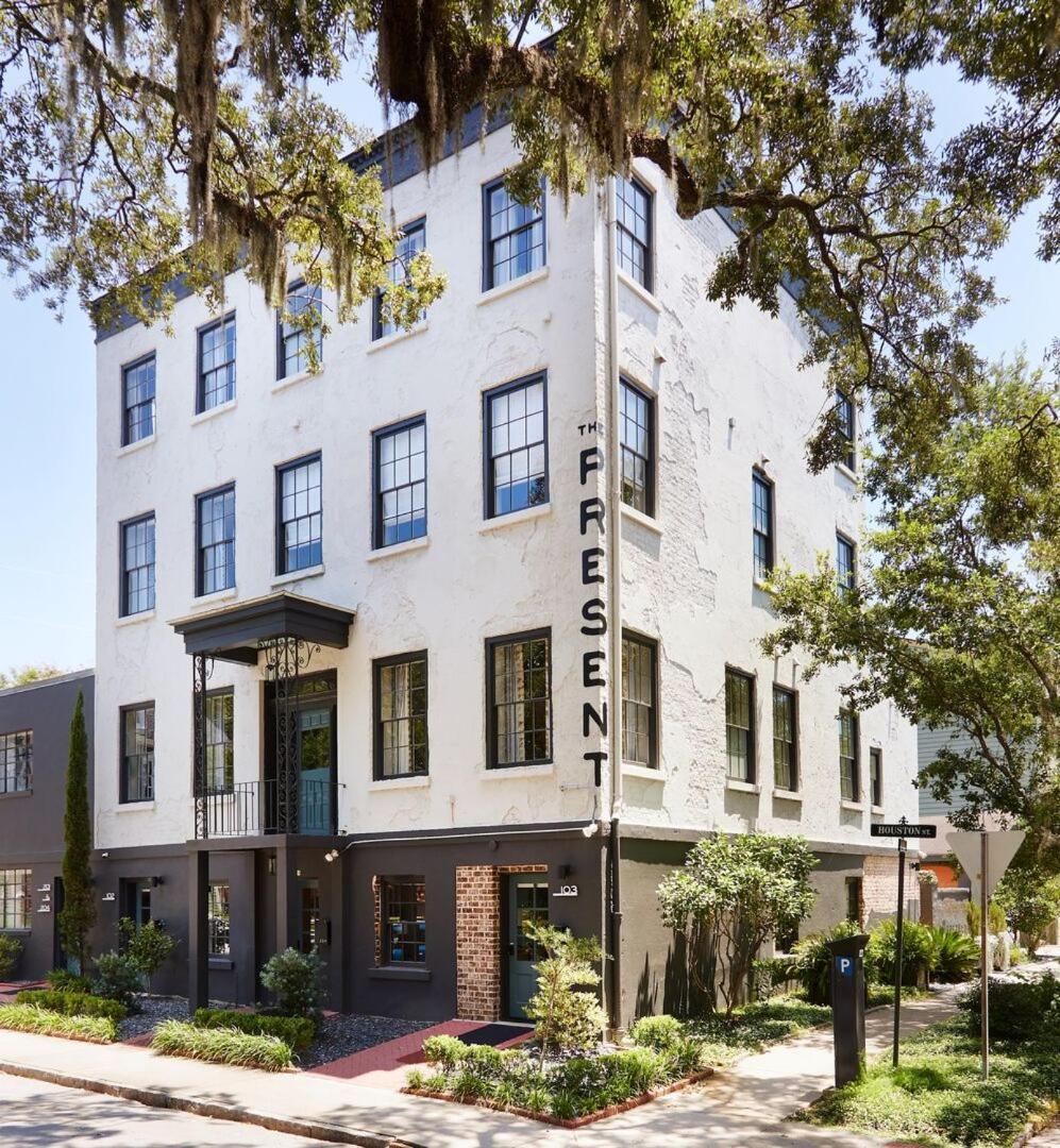 Sunny Queen Downtown 2nd Floor Savannah