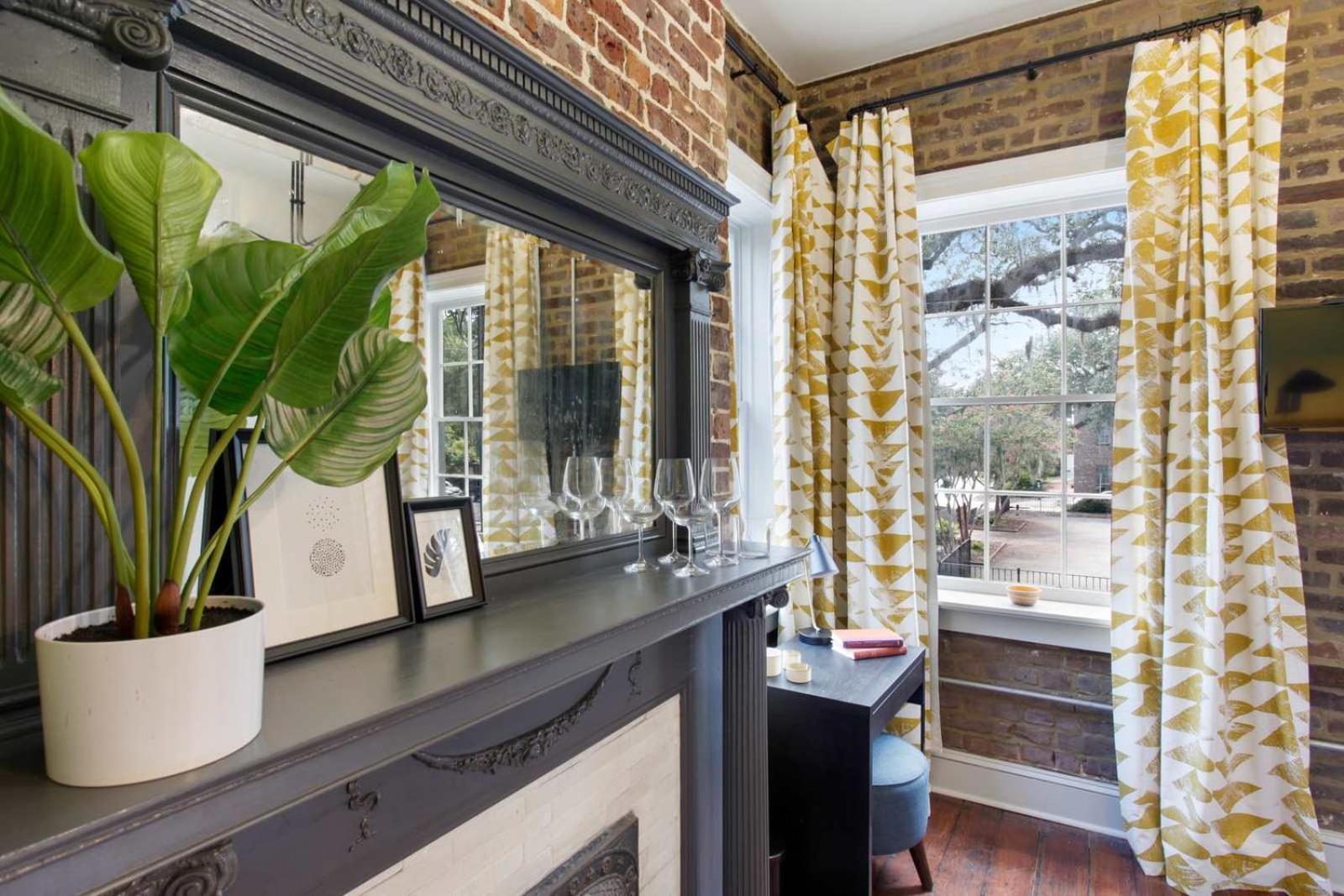 Sunny Queen Downtown 2nd Floor Savannah