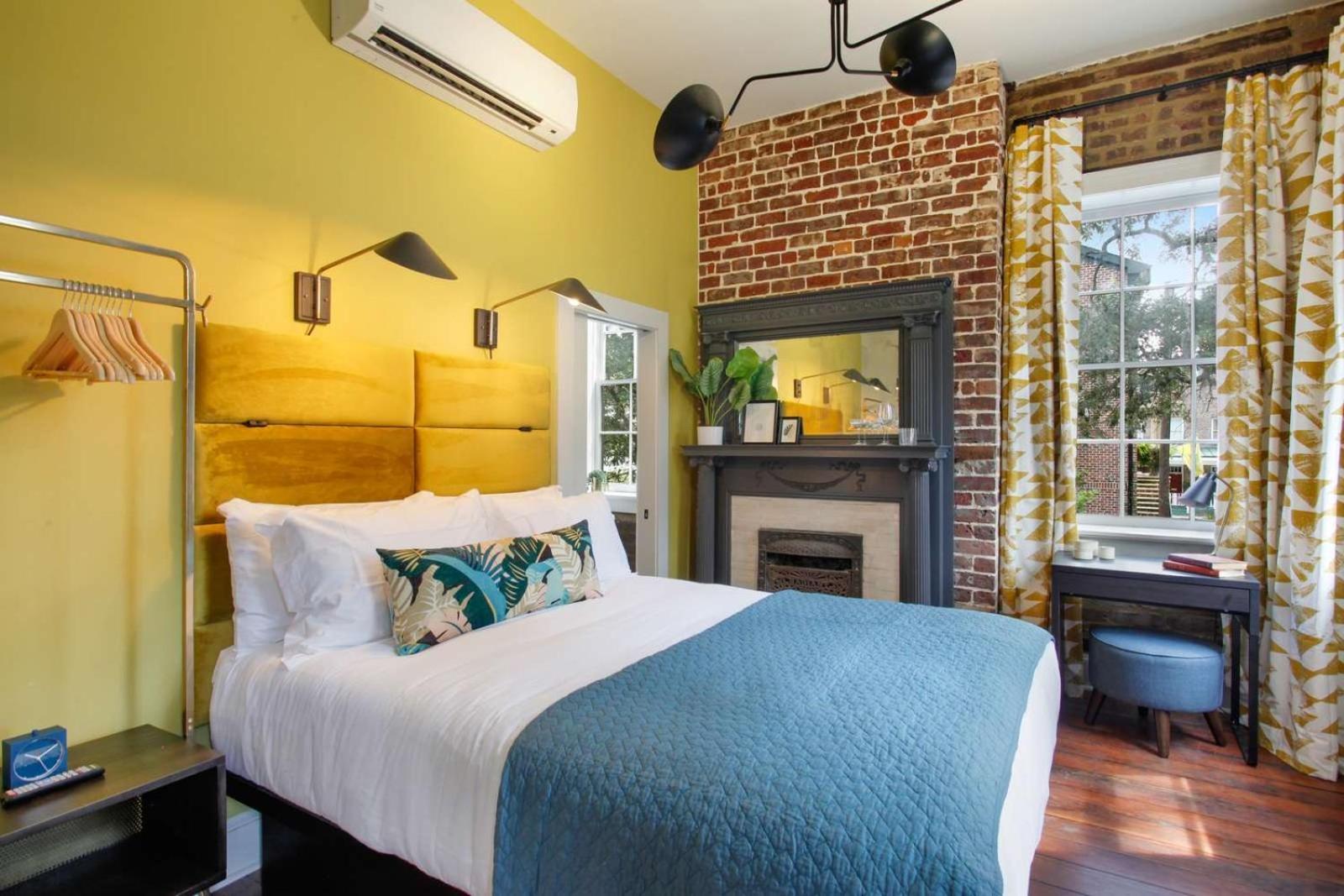 Sunny Queen Downtown 2nd Floor Holiday home Savannah